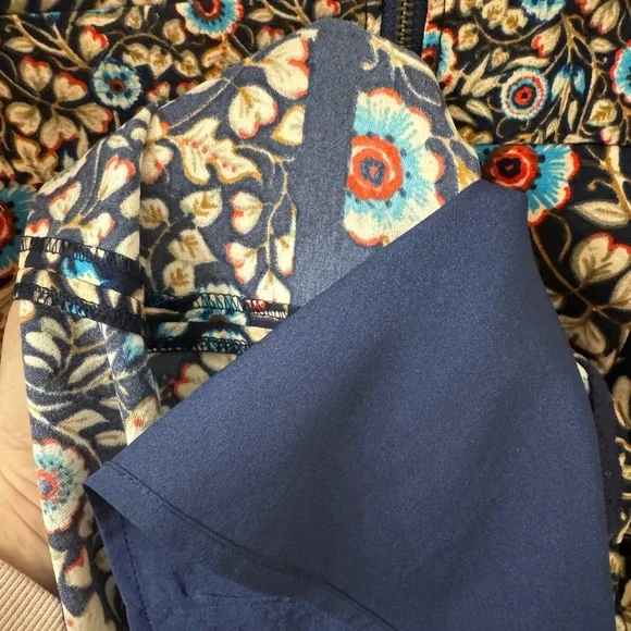 SOLD 💙 Anthropologie Mauve Floral Pattern With Blue Background Dress - Size 10 - Picture 9 of 12
